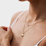 AMOUR | COLLAR CON CORAZÓN ESCULPIDO Y CADENA DE CUENTAS