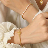 AMÉLIE PEARL | PULSERA CON CADENA DORADA Y PERLAS NATURALES