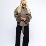 Abrigo con cinturón