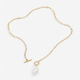 AMARA PEARL | COLLAR CON PERLA NATURAL Y CIERRE MODERNO