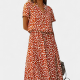 Rovena Vestido Midi de Lunares con Cuello Camisero y Cintura Ajustable